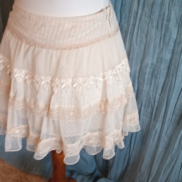 Twenty-one Lace Skirt - Picture 4 of 8